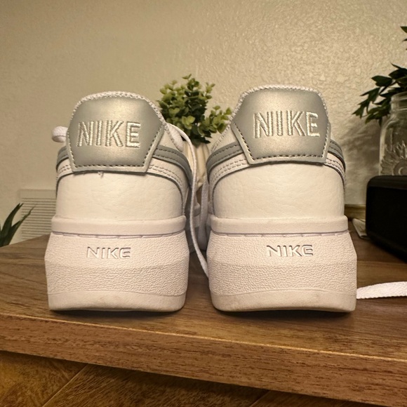 Women’s Nike Court Vision Alta 'White Metallic Platinum Size 8 - Picture 4 of 6